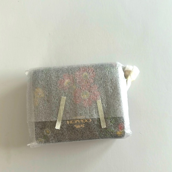 Snap Wallet In Signature Canvas With Floral Print - Picture 6 of 6